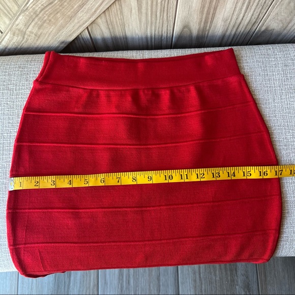 NEW W/ TAGS - Red bandage skirt size L - Picture 8 of 9